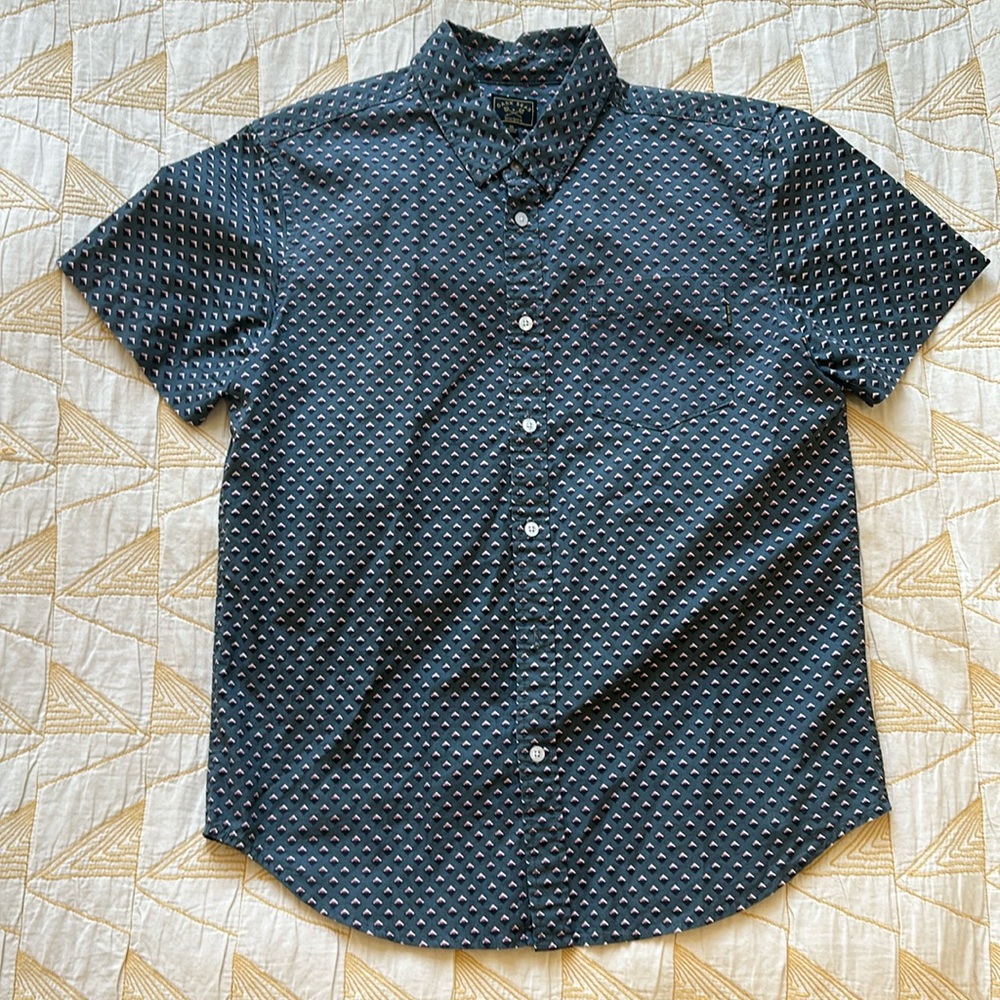 Dark Seas Short Sleeve (SS) Button Shirt - Small - Charcoal